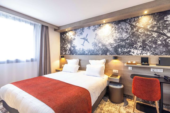 Room 18 of 77