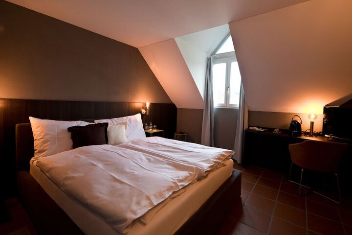 Room 6 of 24