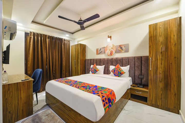 Room 9 of 25