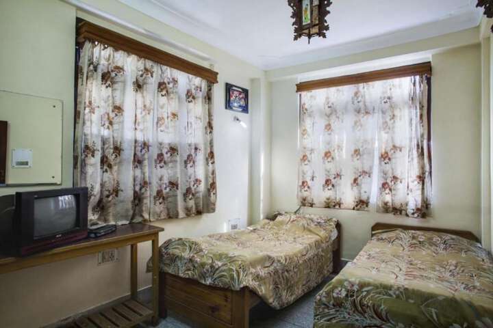 Room 6 of 13