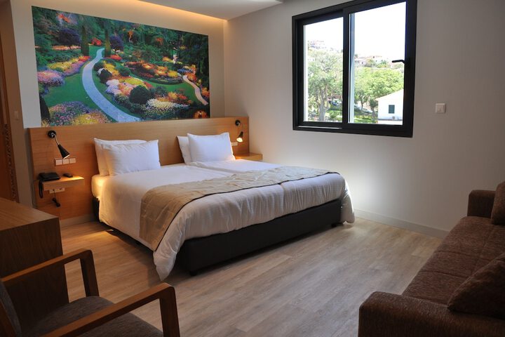 Room 11 of 38