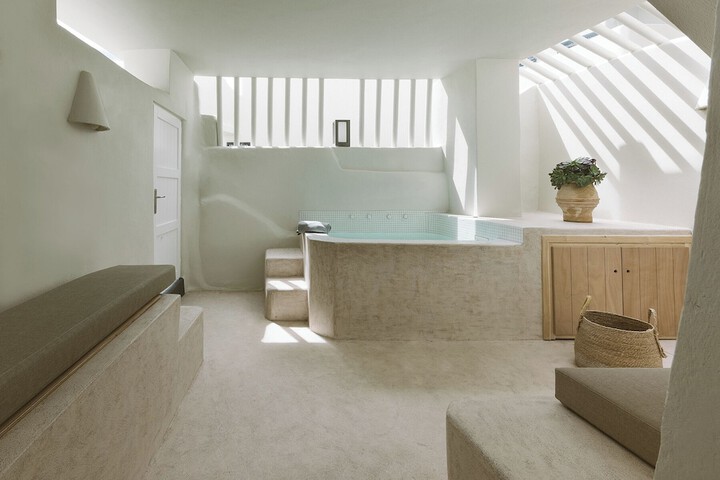 Blue Dolphins Apartments &  Suites in Santorini