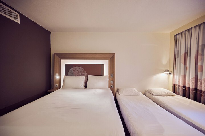Room 15 of 30