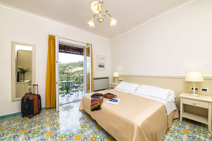 Room 20 of 77