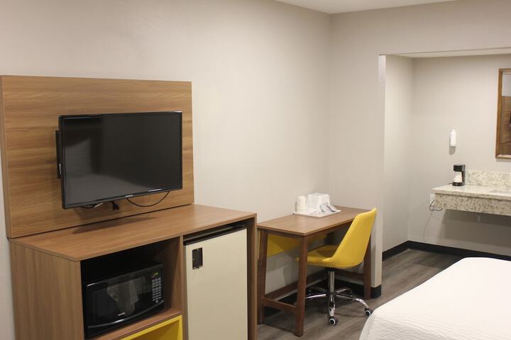 Room 5 of 38