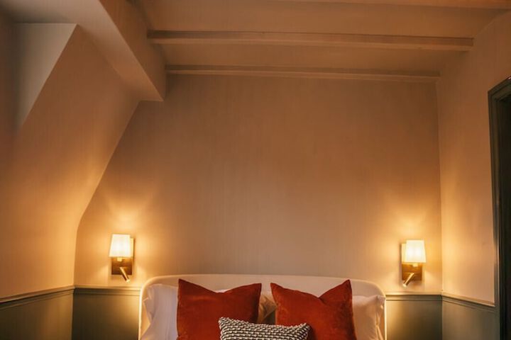 Room 5 of 25