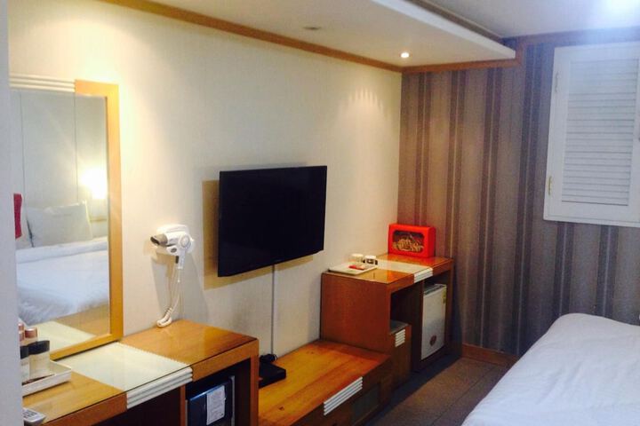 Room 18 of 40