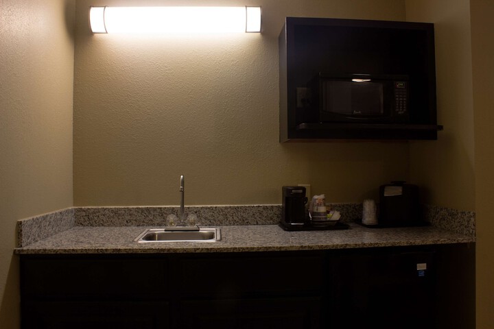 1 King Bed Microwave, Refrigerator High Speed Internet Accessible Full Breakfast (3 of 26)