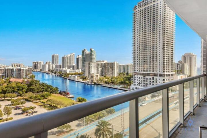 Infinite Views + Amazing Pool + Gym + Near Beach in Hallandale, FL