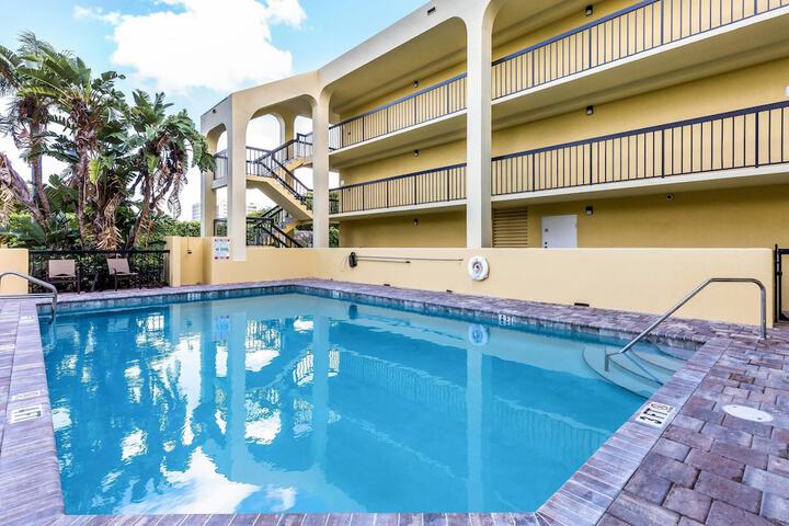 Pool Hotel