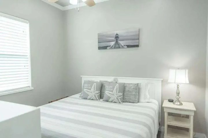 Room 4 of 4