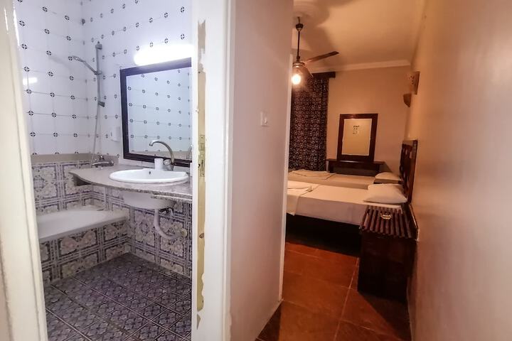 Room 15 of 74