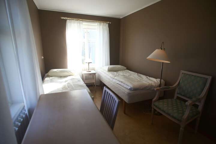 Room 3 of 27