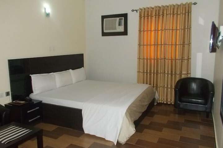 Room 5 of 27