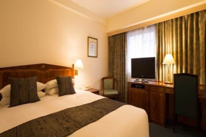 Room 12 of 36