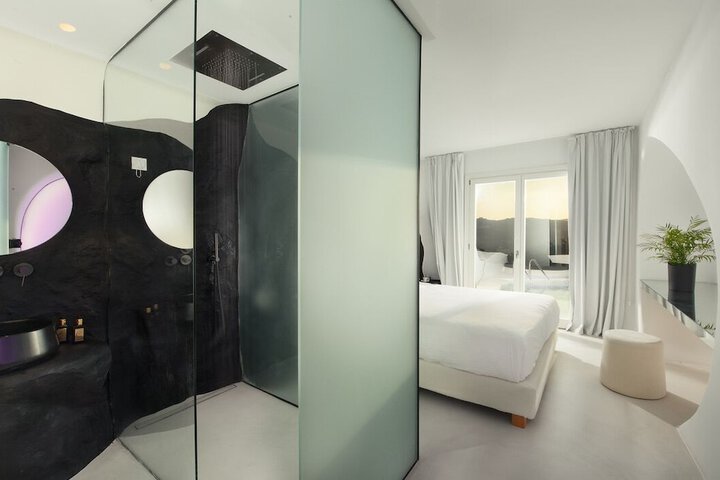 Room 42 of 115