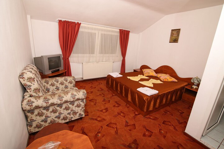 Room 5 of 27