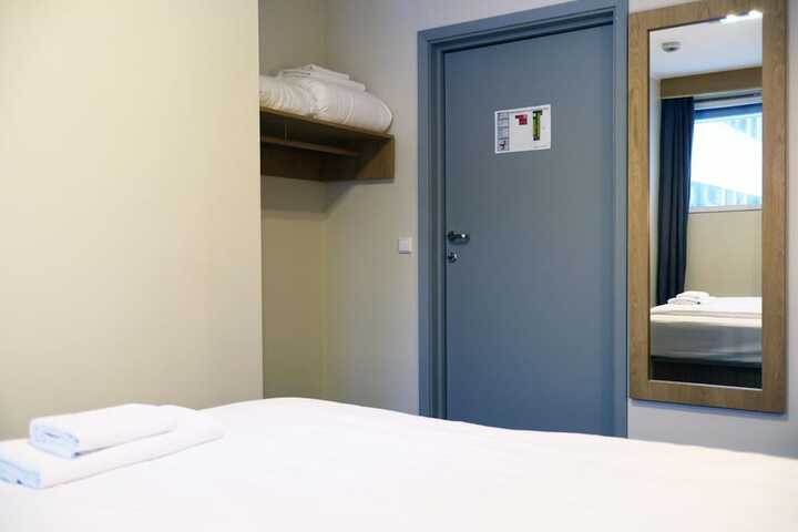 Room 17 of 28