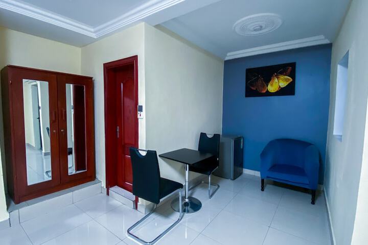 Room 8 of 12