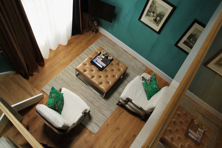 Room 16 of 106