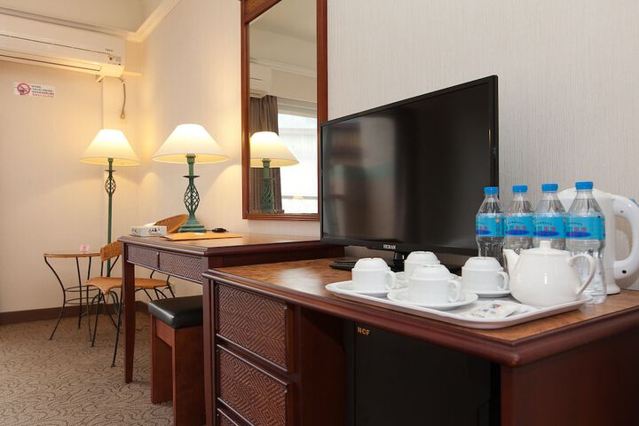 Room 11 of 36