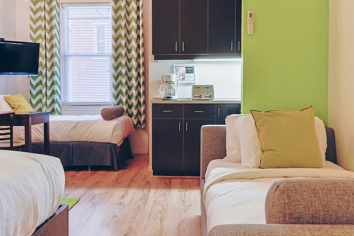 Room 28 of 144