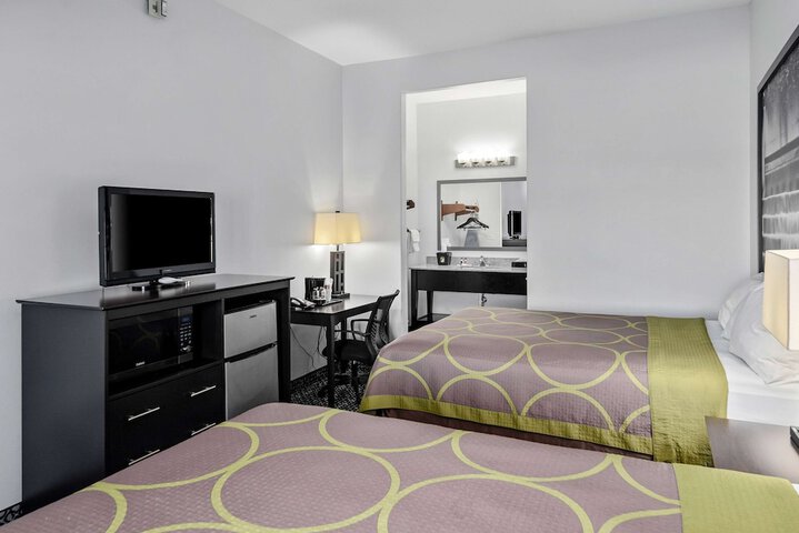 Room 17 of 38