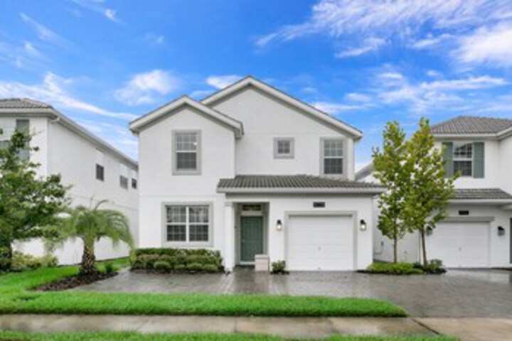 Amazing Storey Lake 5 Bedroom 5 Bathroom 4778Kcc