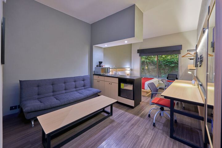 Room 6 of 47