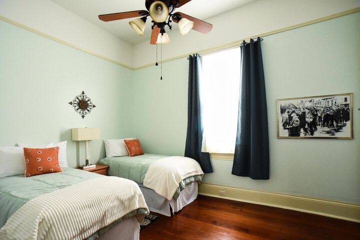 Room 32 of 39