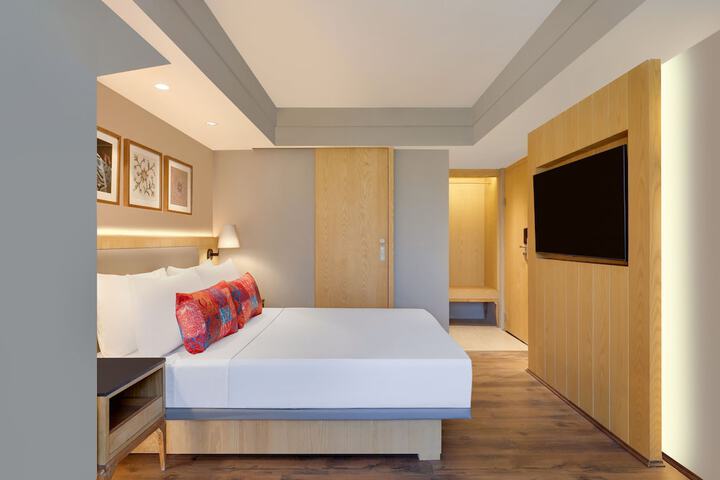 Room 13 of 40