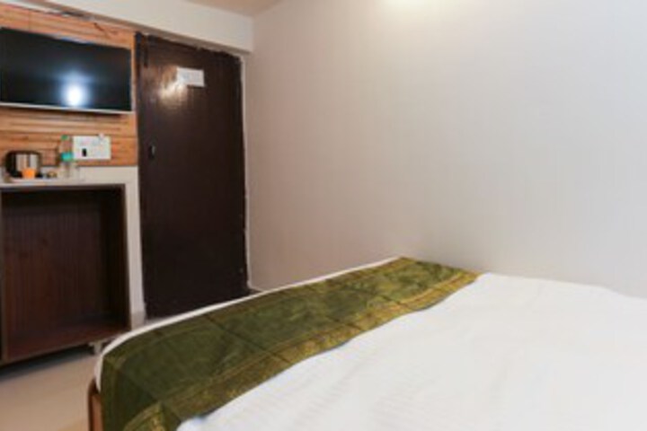 Room 32 of 52