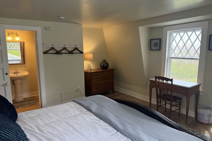 Room 44 of 182