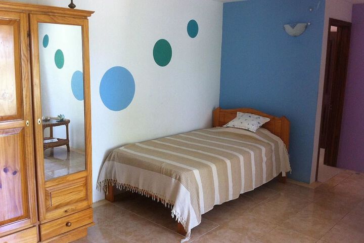 Room 5 of 32