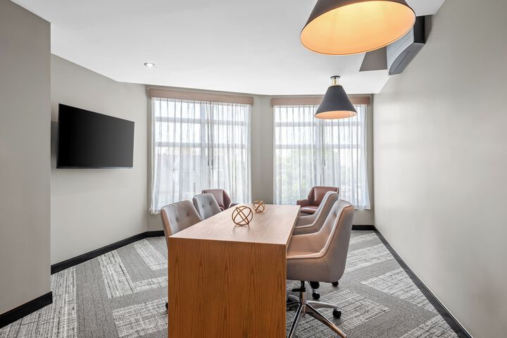 Business Center 27 of 29