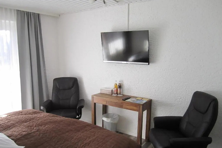 Room 4 of 11