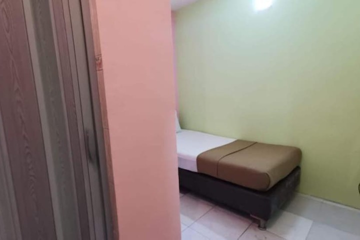 Room 11 of 25