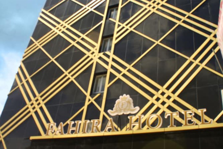 Exterior of Fahira Hotel Syariah Padang