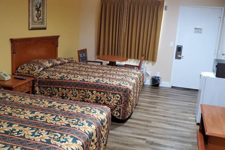 2 Queen Beds (8 of 8)
