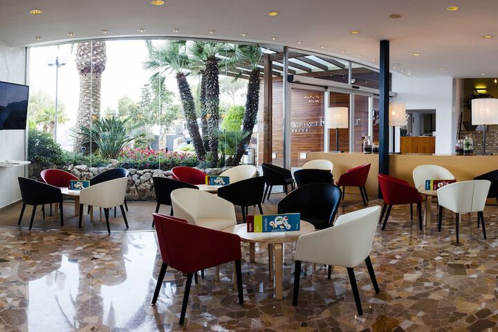 Hotel Interior 4 of 89