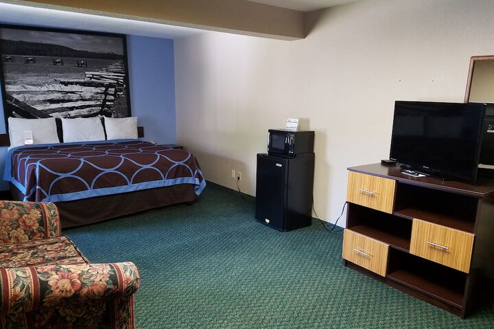 1 King Bed (9 of 26)