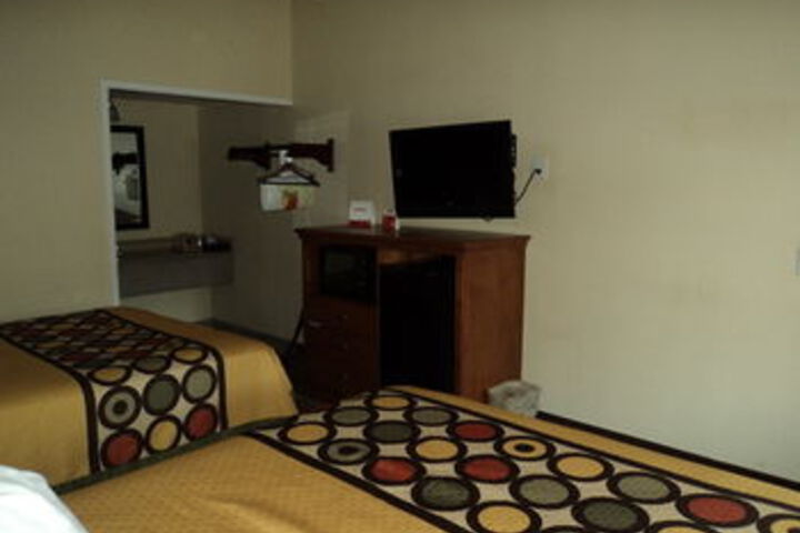 Room 28 of 49
