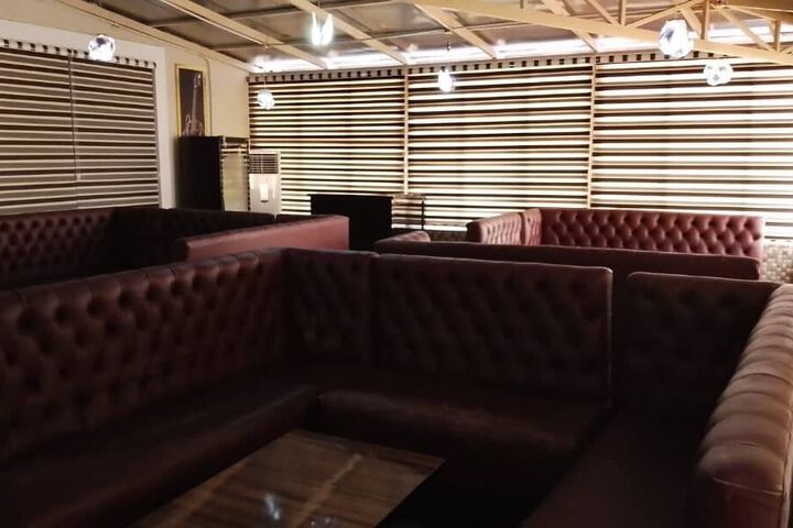 Lounge 11 of 42