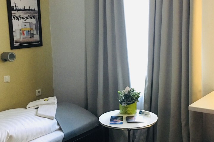 Room 9 of 70