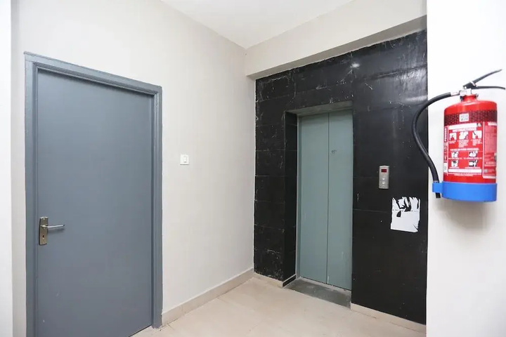 Room 9 of 12