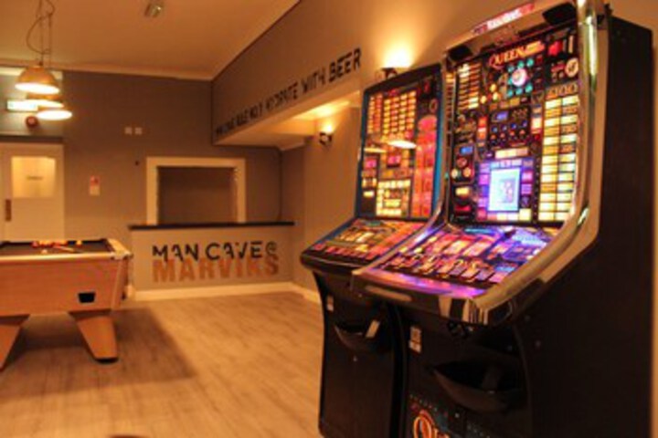 Marviks Sports Bar & Grill