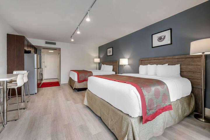 2 Queen Beds (30 of 55)