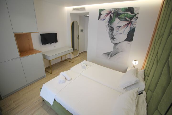 Room 21 of 44