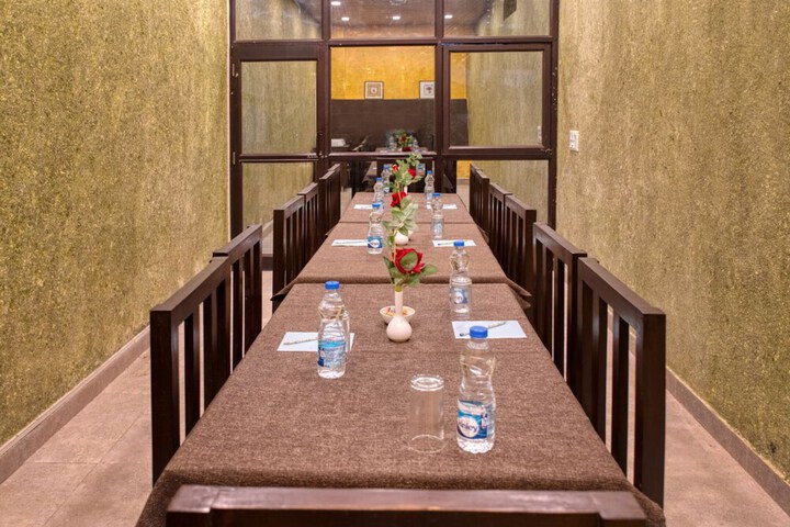 Dining 14 of 32