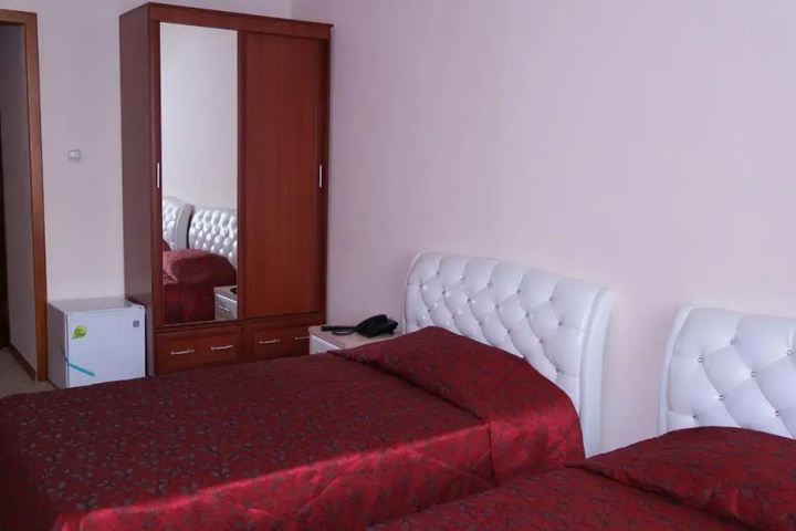Room 5 of 14